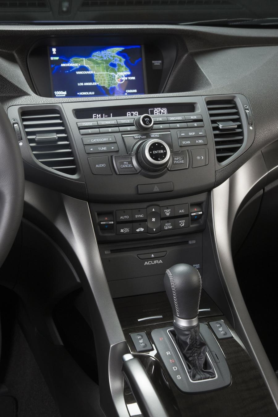 Детали интерьера Acura TSX Sport Wagon 2010 года  (фото 11 из 63)